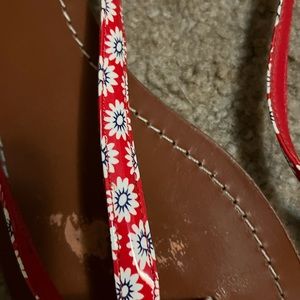 Tory Burch
Patent Leather Flip Flops Red Floral Print. 100% Leather